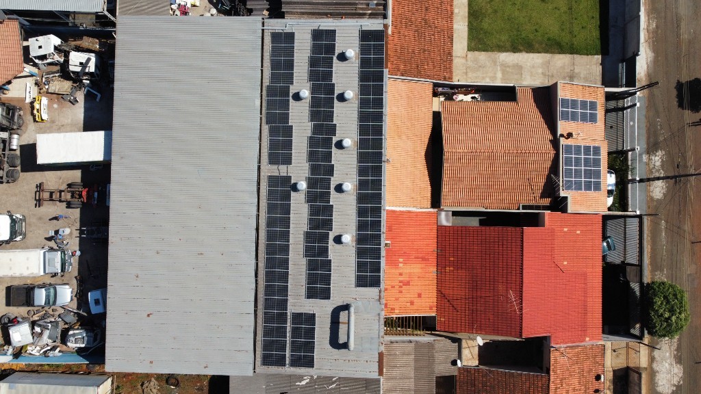 Industrial — Galpão com geração solar